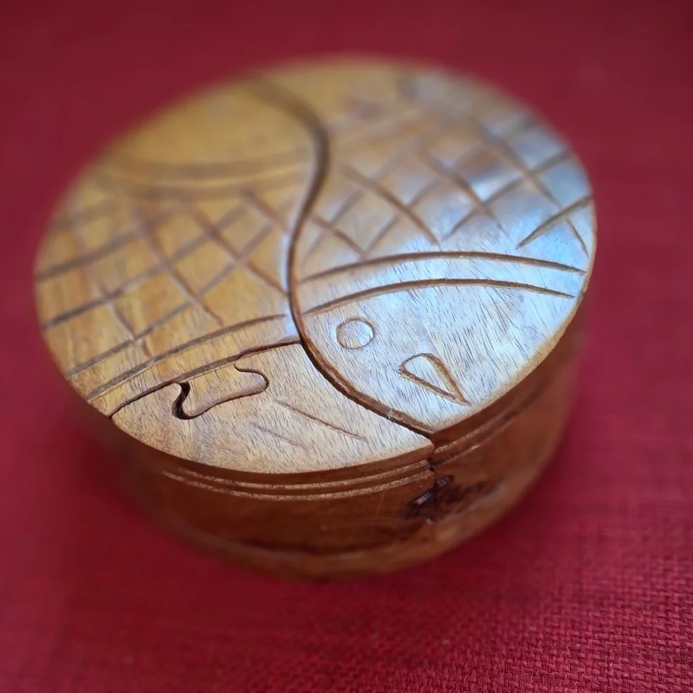 Fish-Shaped Puzzle Box with Hidden Compartments - Picture 5 of 8